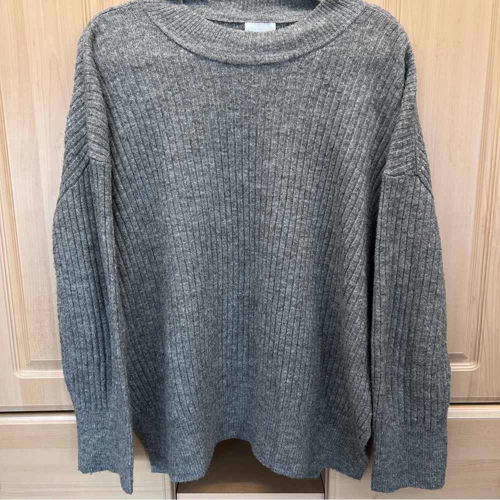 H&M Ribbed Grey Sweater Small